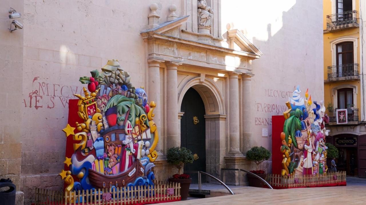 Stylish & Spacious Family Apartment Near Beach & Vibrant Historic Market Alicante Exterior photo