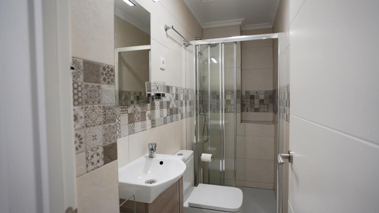 Stylish & Spacious Family Apartment Near Beach & Vibrant Historic Market Alicante Exterior photo