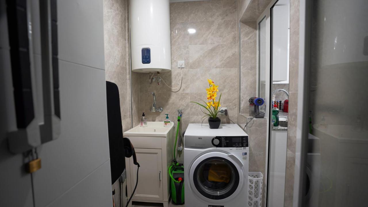 Stylish & Spacious Family Apartment Near Beach & Vibrant Historic Market Alicante Exterior photo