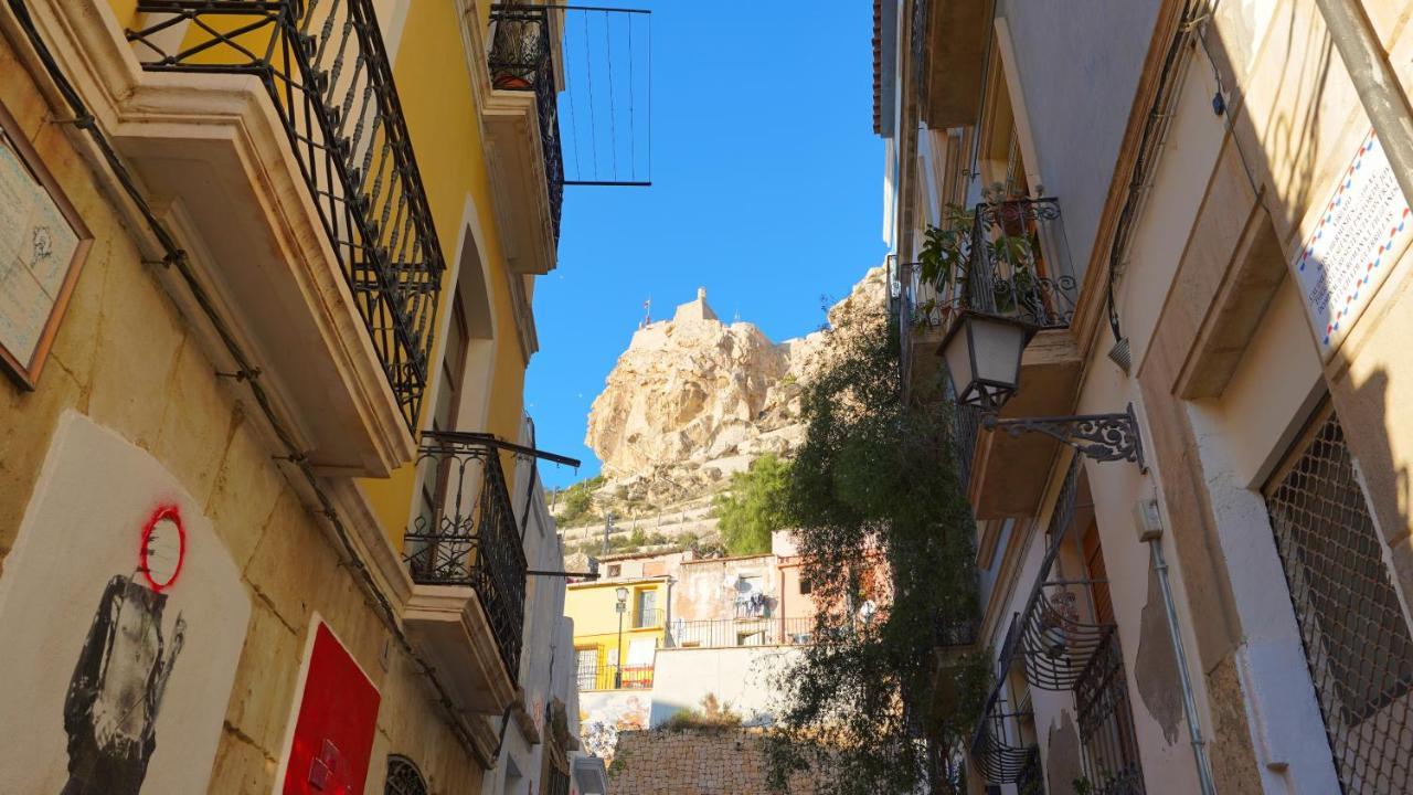 Stylish & Spacious Family Apartment Near Beach & Vibrant Historic Market Alicante Exterior photo