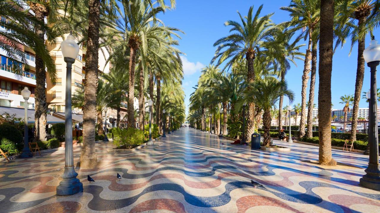 Stylish & Spacious Family Apartment Near Beach & Vibrant Historic Market Alicante Exterior photo
